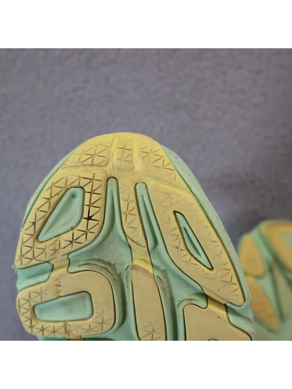 Hoka One Women Sz 8.5B BONDI 8 Lime Glow Lemonade 1127952